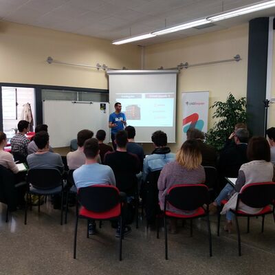 Photo 23 sur 96, Gira Universidades Ouishare Espa&ntilde;a 2016_2017