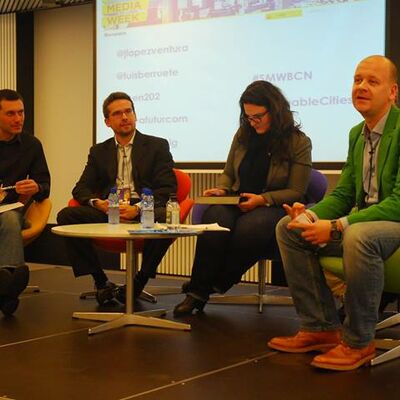 Guillermo Ricarte (CreaFutur), J&uacute;lia L&oacute;pez (Barcelona Smart City) and Jeroen Merchiers (Airbnb)