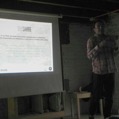 None_Paulo cerrando el acto con invitaci&oacute;n a participar en OuiShare_15236627990.jpg