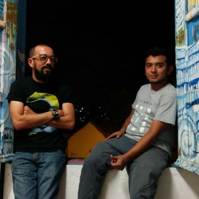 None_Con Camilo (derecha) en Platohedro_16997613251.jpg