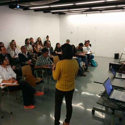 None_Katia Morales dando una clase magistral acerca del crowdfunding en el Centro Cultural de Espa&ntilde;a en M&eacute;xico_22449019627.jpg