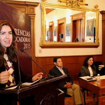 None_La primera s&iacute;ndico municipal de Toluca, Melissa Estefan&iacute;a Vargas Camacho, abriendo las conferencias acerca de las ciudades colaborativas_22246241163.jpg