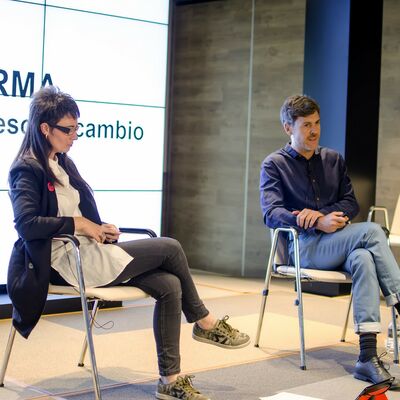 Miriam Moreno (Change Navigator) y Luis Tamayo (Ouishare)