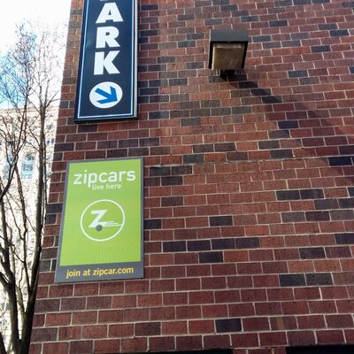 None_Zipcar vive aqui_13555649144.jpg