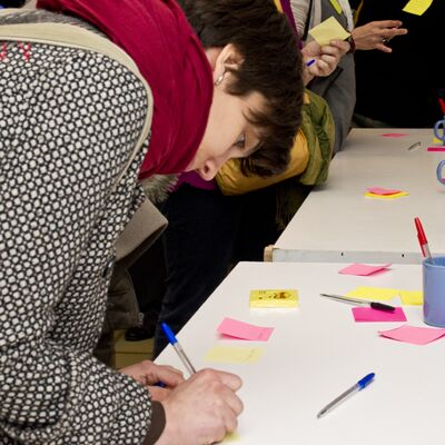 None_Rellenando los post-it_8586975740.jpg