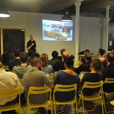 Charla en el MOB